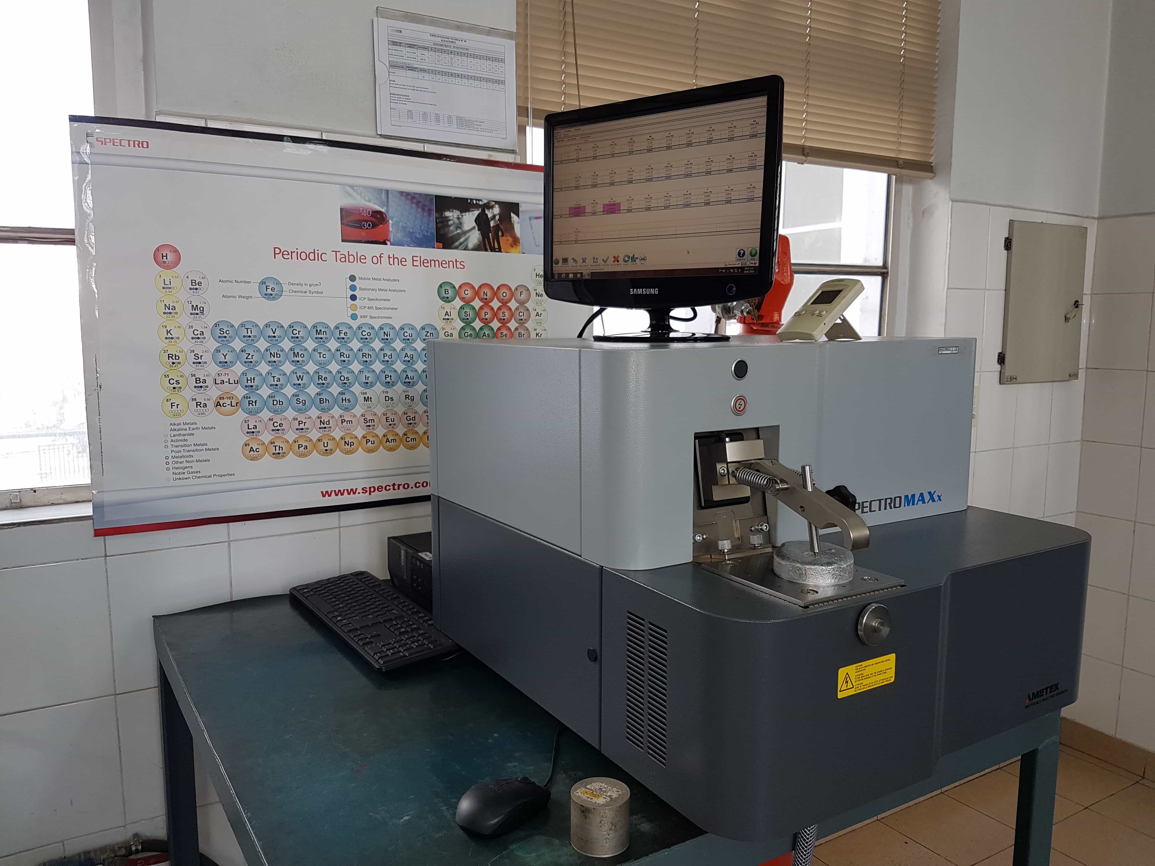 Espectrómetro de última generación para análisis de materia prima en el laboratorio de PEIX S.A.